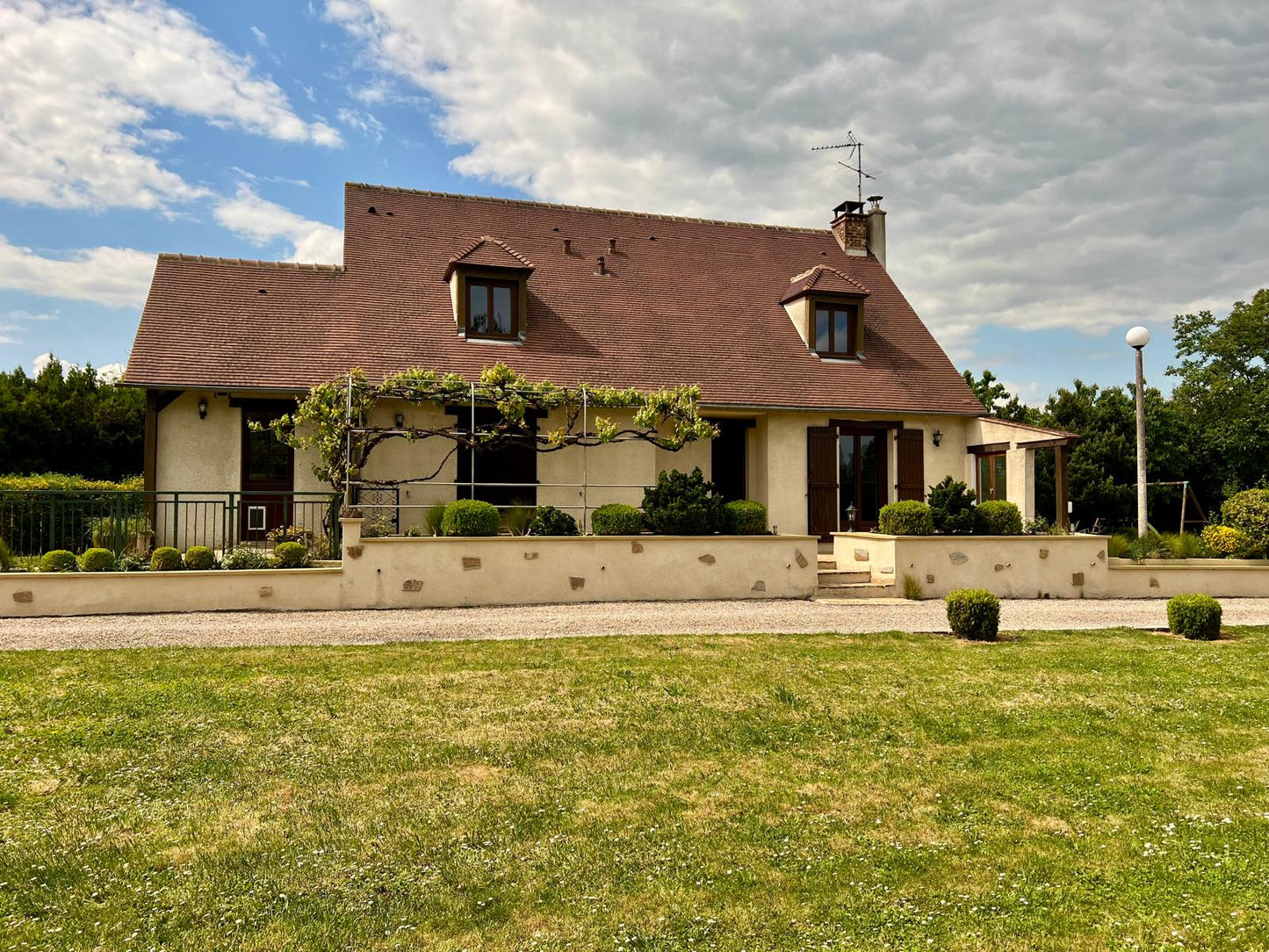 🏡 Maison familiale avec dépendances sur un vaste terrain de 6 772 m² – Briarres-sur-Essonne (45390) EXCLUSIVITÉ