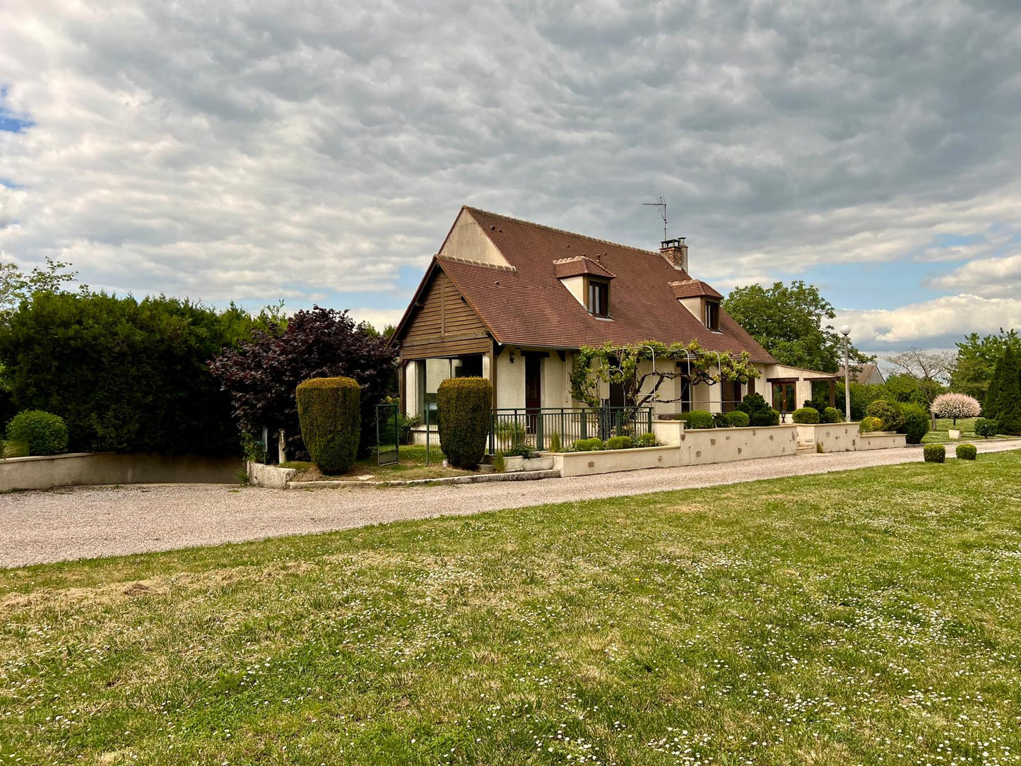 🏡 Maison familiale avec dépendances sur un vaste terrain de 6 772 m² – Briarres-sur-Essonne (45390) EXCLUSIVITÉ